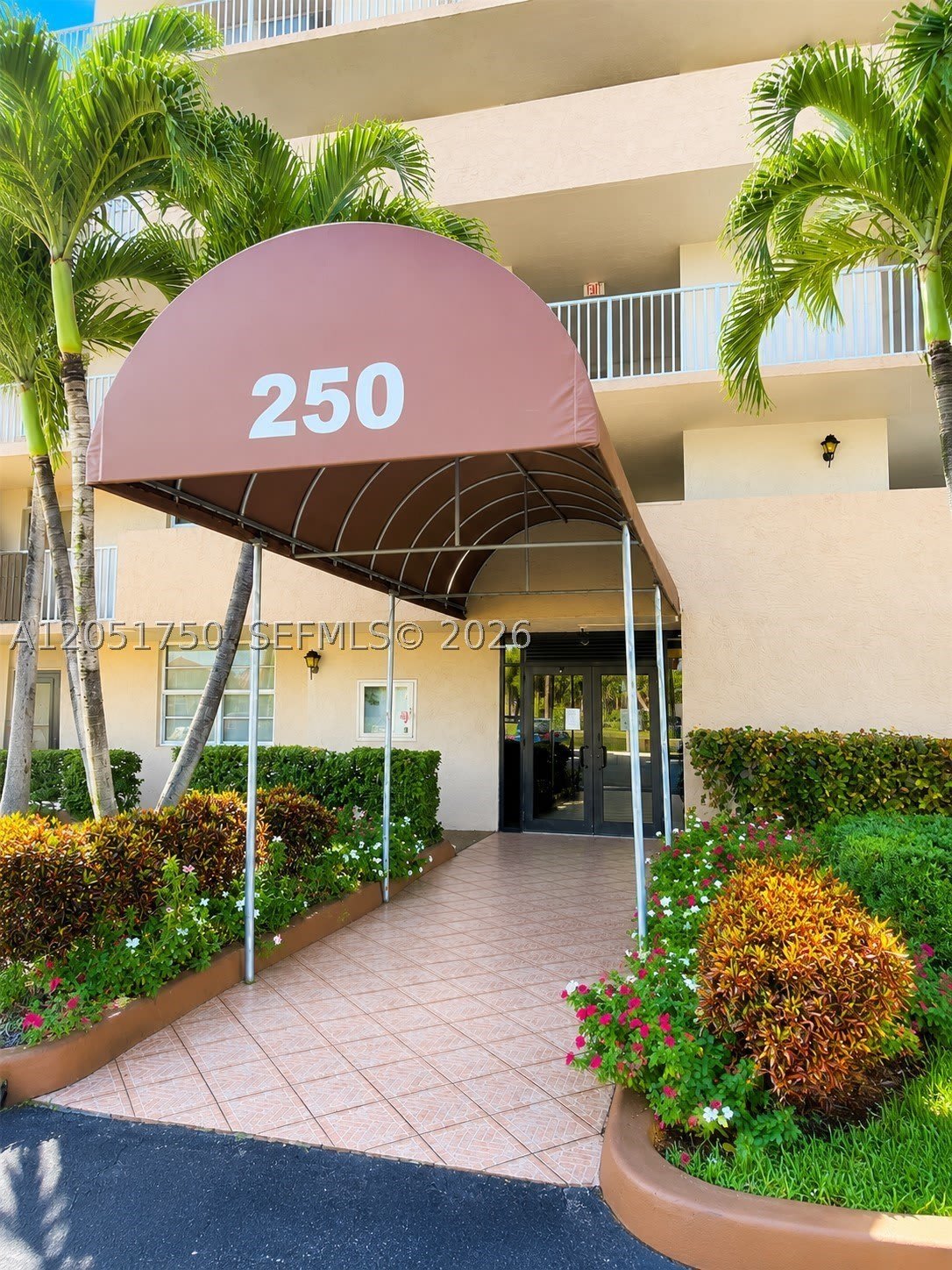 250 Jacaranda Dr – photo 2