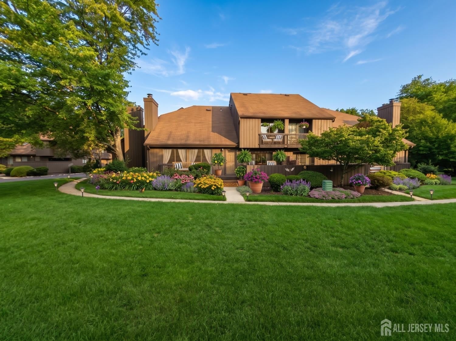260 Westgate Drive – photo 1