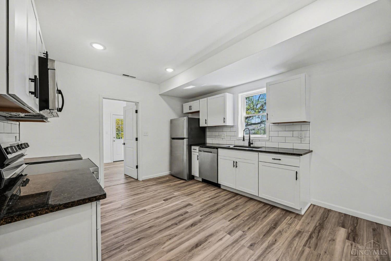 270 Wortman Street – photo 4