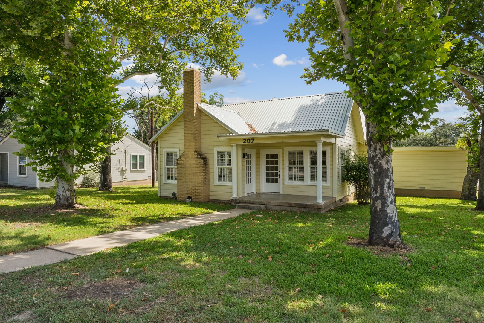3 2 Remodeled Home In Lampasas – photo 1