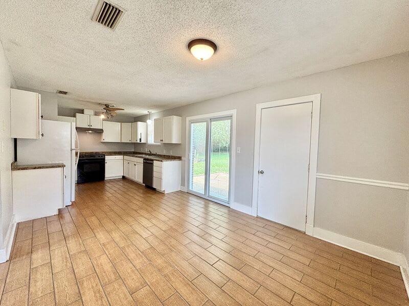 4904 Andrea Lane – photo 5