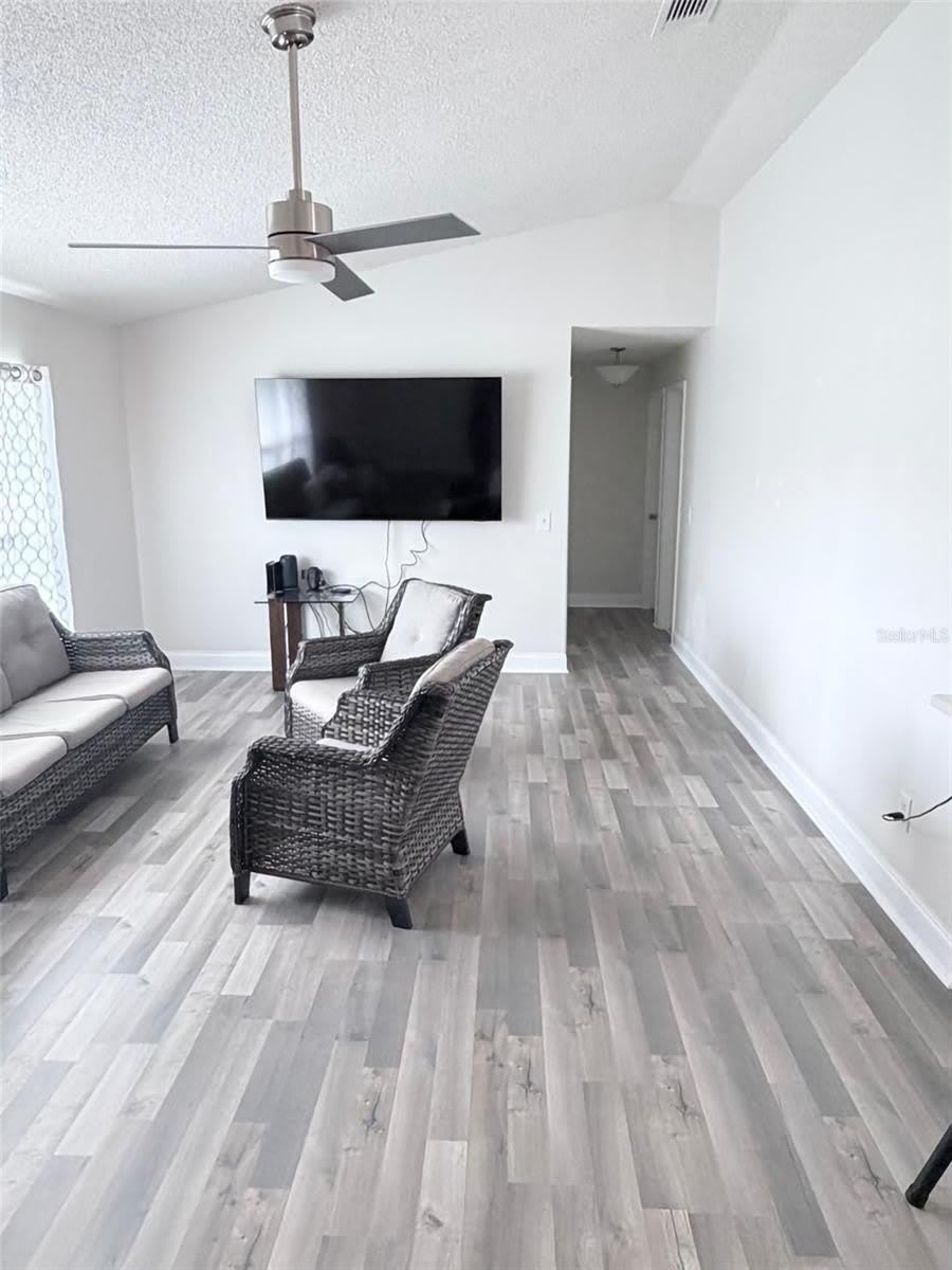 3237 LONDON Avenue – photo 4