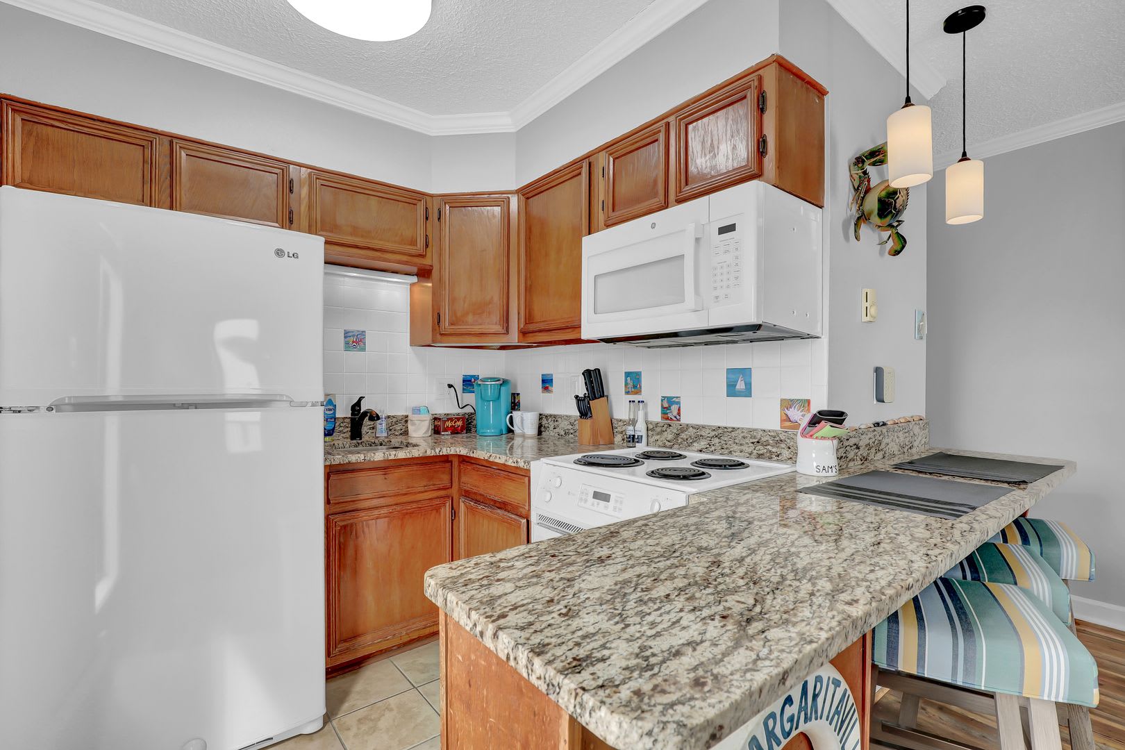 Captain's Quarters – Oceanfront Condo – photo 3