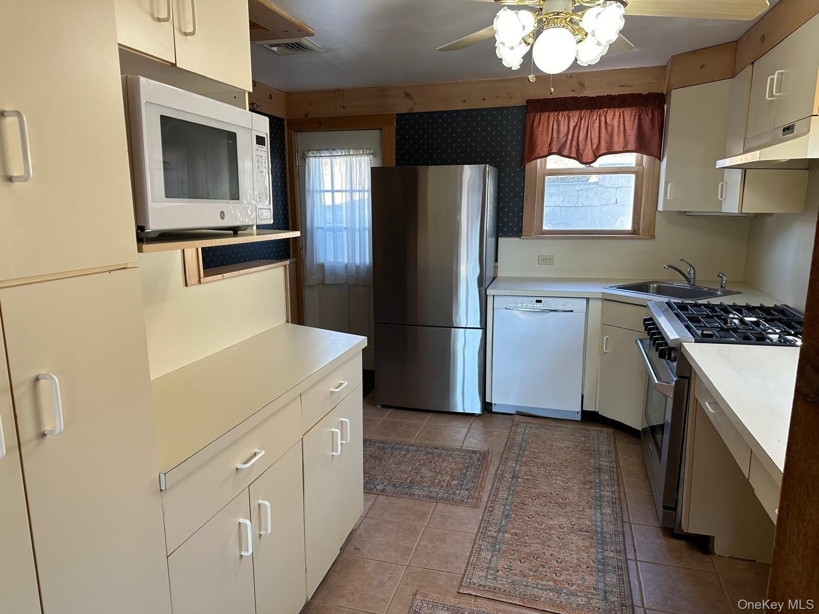168 Pine Hill – photo 1