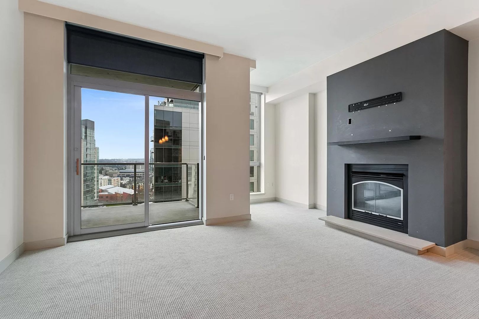Gorgeous 1 Bed 1.5 Bath Condo in Washington Square for Rent – photo 2