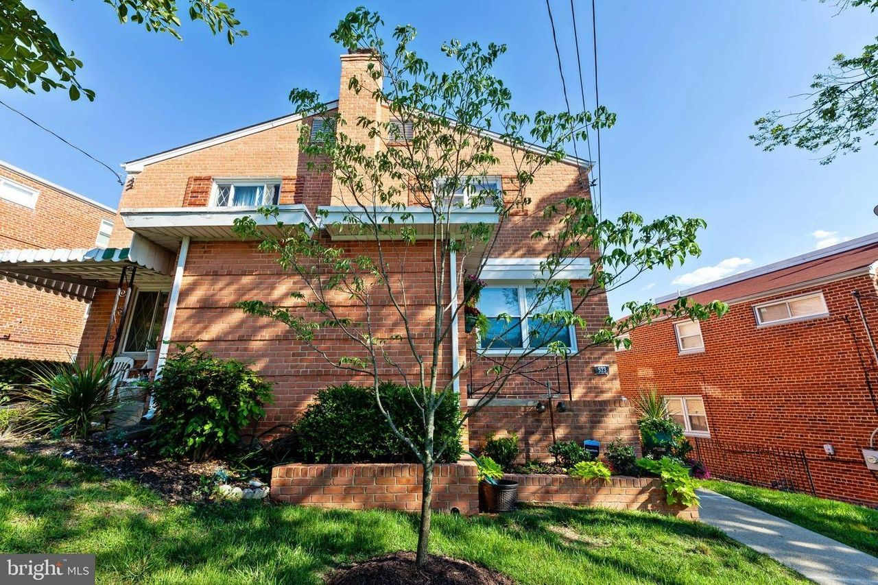 523 Ingraham Street NE – photo 2