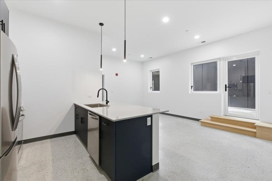 5920 North Ridge Ave. – photo 1