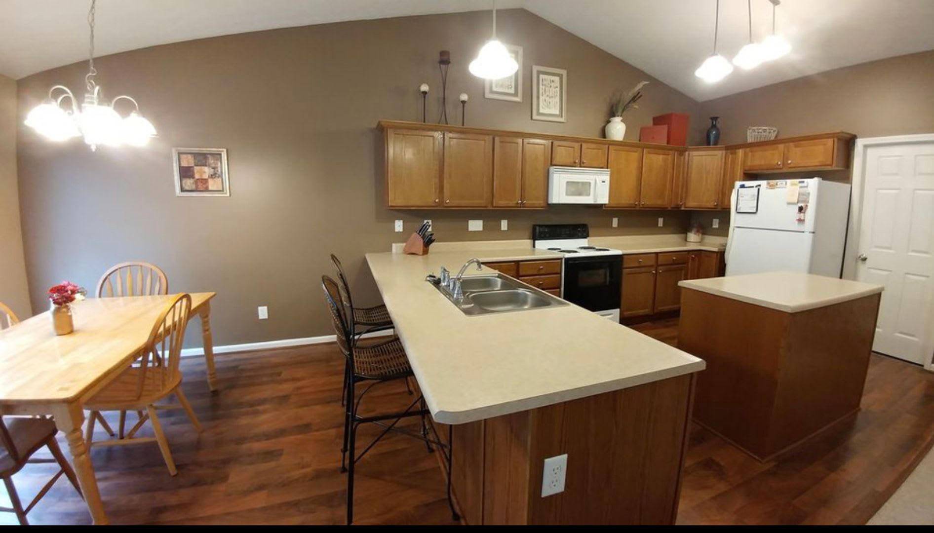 Spacious 3-Bedroom Ranch Near Purdue with Lawn Care, Snow Removal & Trash Included – photo 3