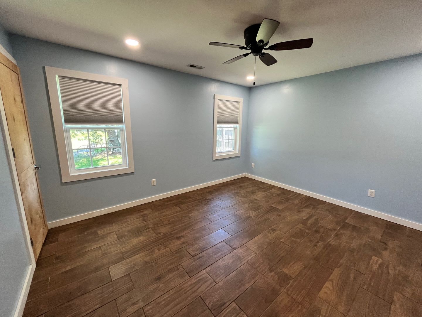 Great home avail in Hubert! Mini split AC in garage perfect for personal gym! – photo 4