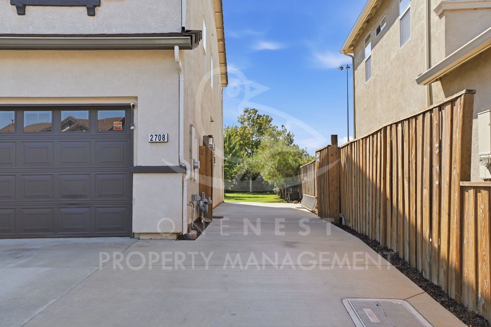 One of a kind, HUGE yard, Perfect West Roseville Home – photo 4