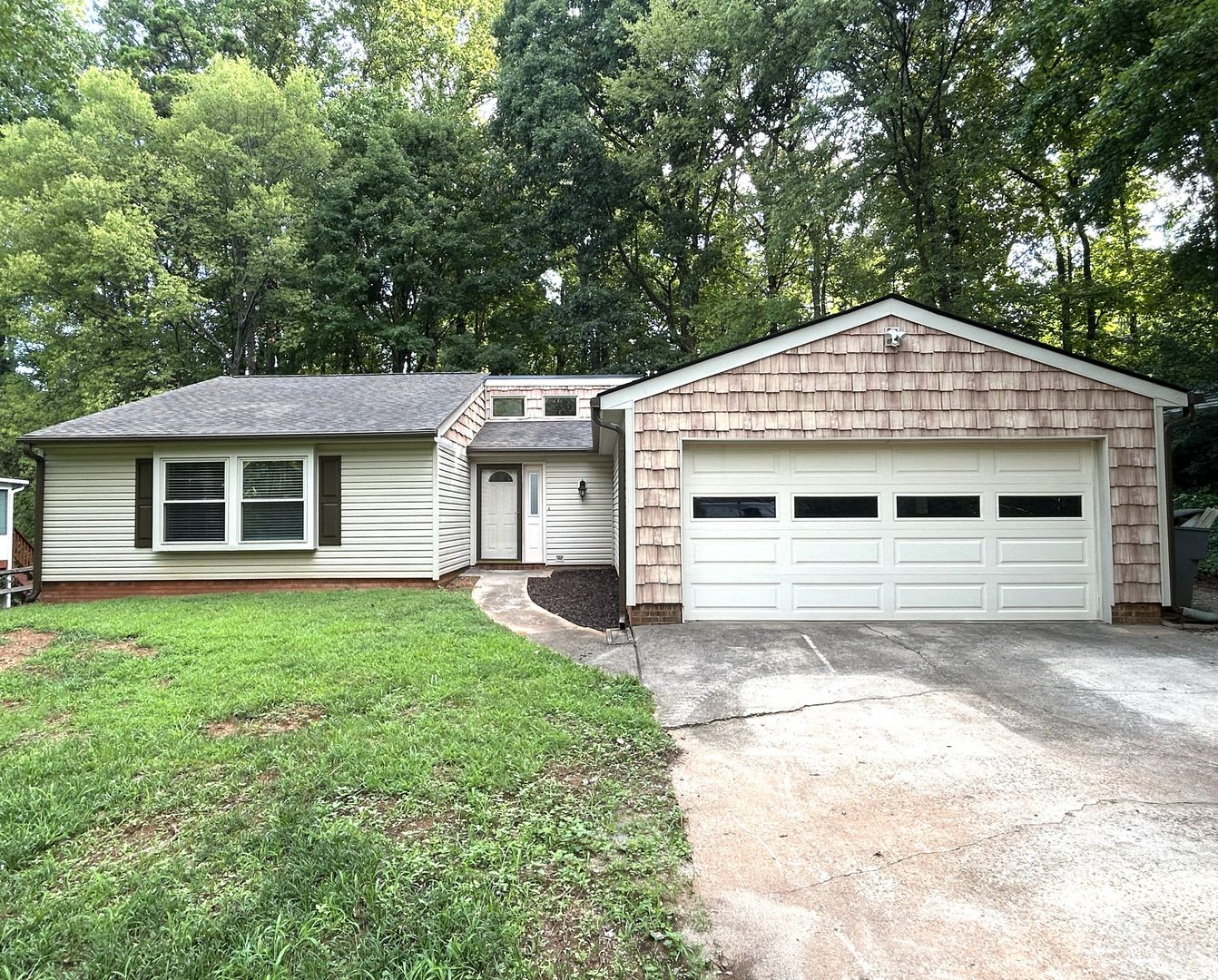 Renovated, spacious 3 bed, 2 bath ranch style home – photo 2