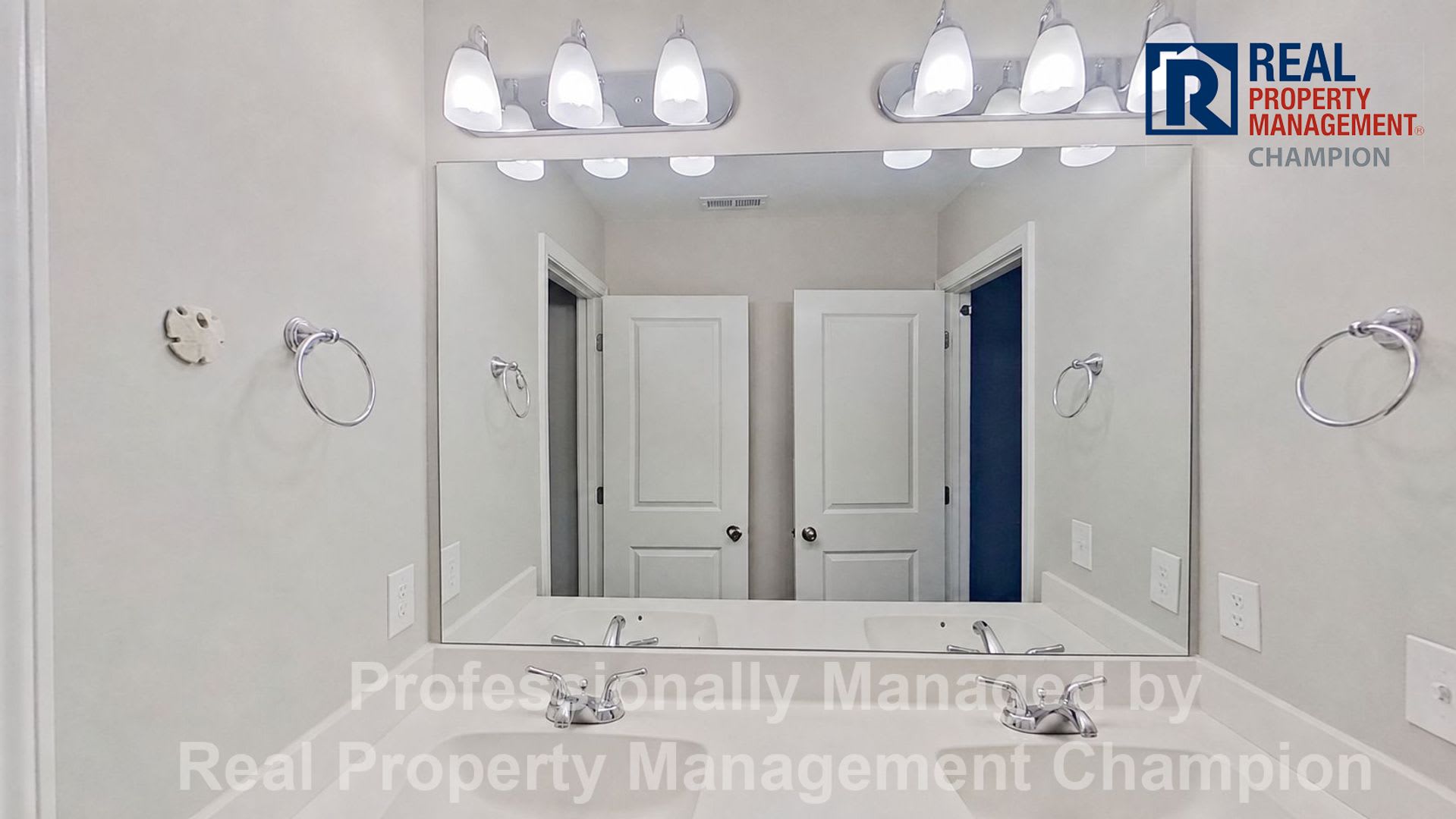 4 BD/3.5 BA plus Bonus Room with Open Floorplan and Fenced Back Yard – photo 3
