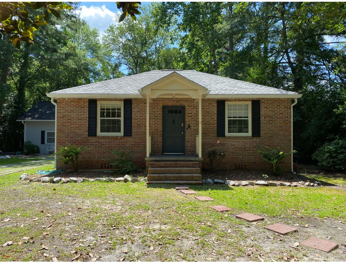 Charming Summerville Rental in a Convenient Location! – photo 1