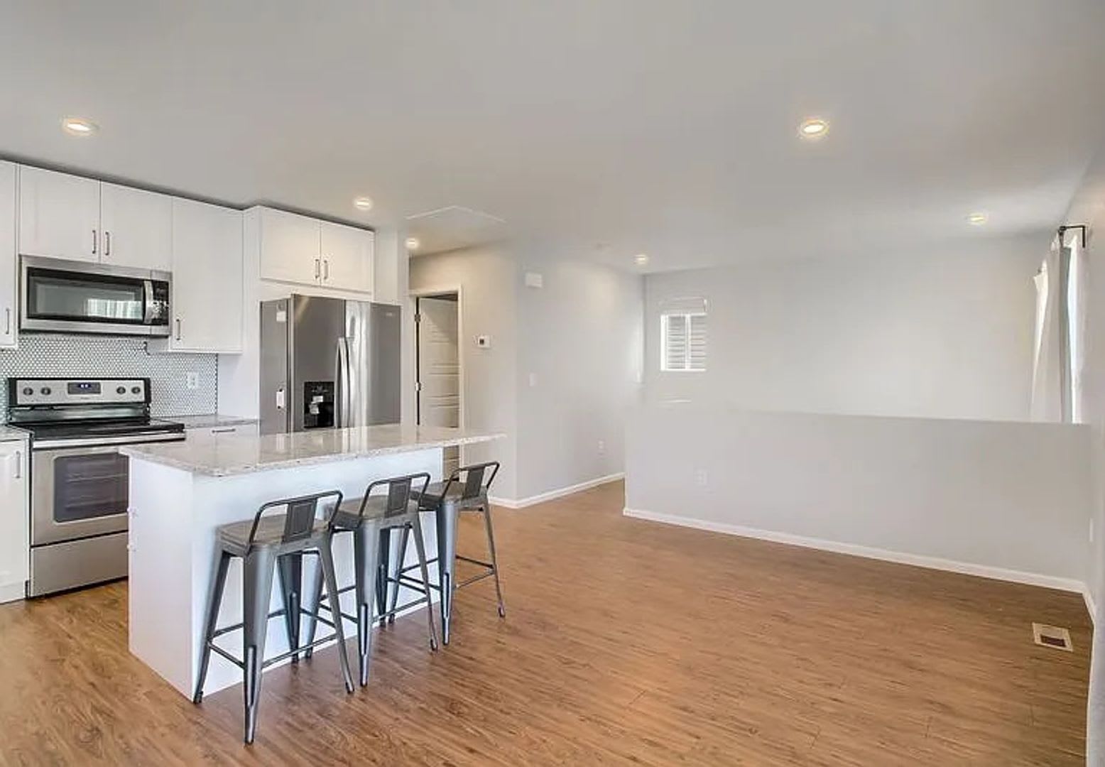 Incredible Starter Home in Green Valley – photo 2