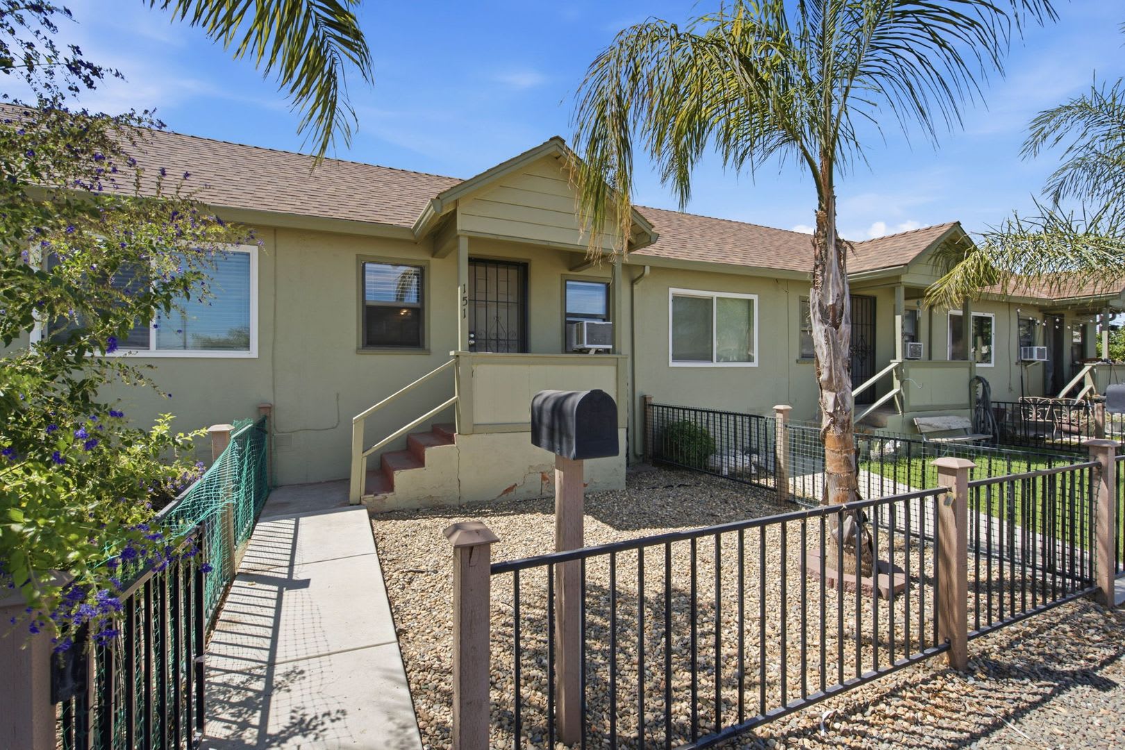 CLEAN AND CUTE ONE BED/ONE BATH APARTMENT IN MANTECA! – photo 2