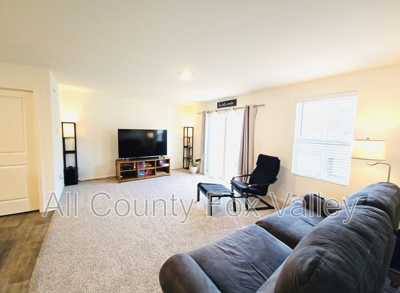1480 Yosemite Way – photo 4