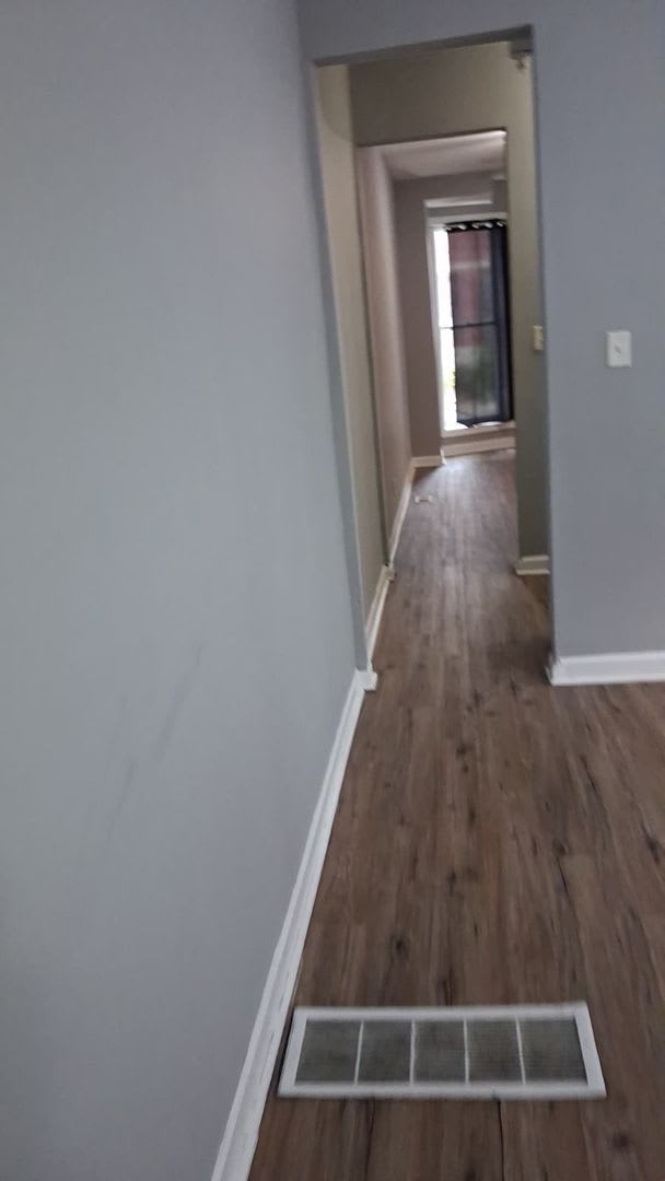 Three Bedroom One Bathroom Ready For ASAP Move In – photo 3