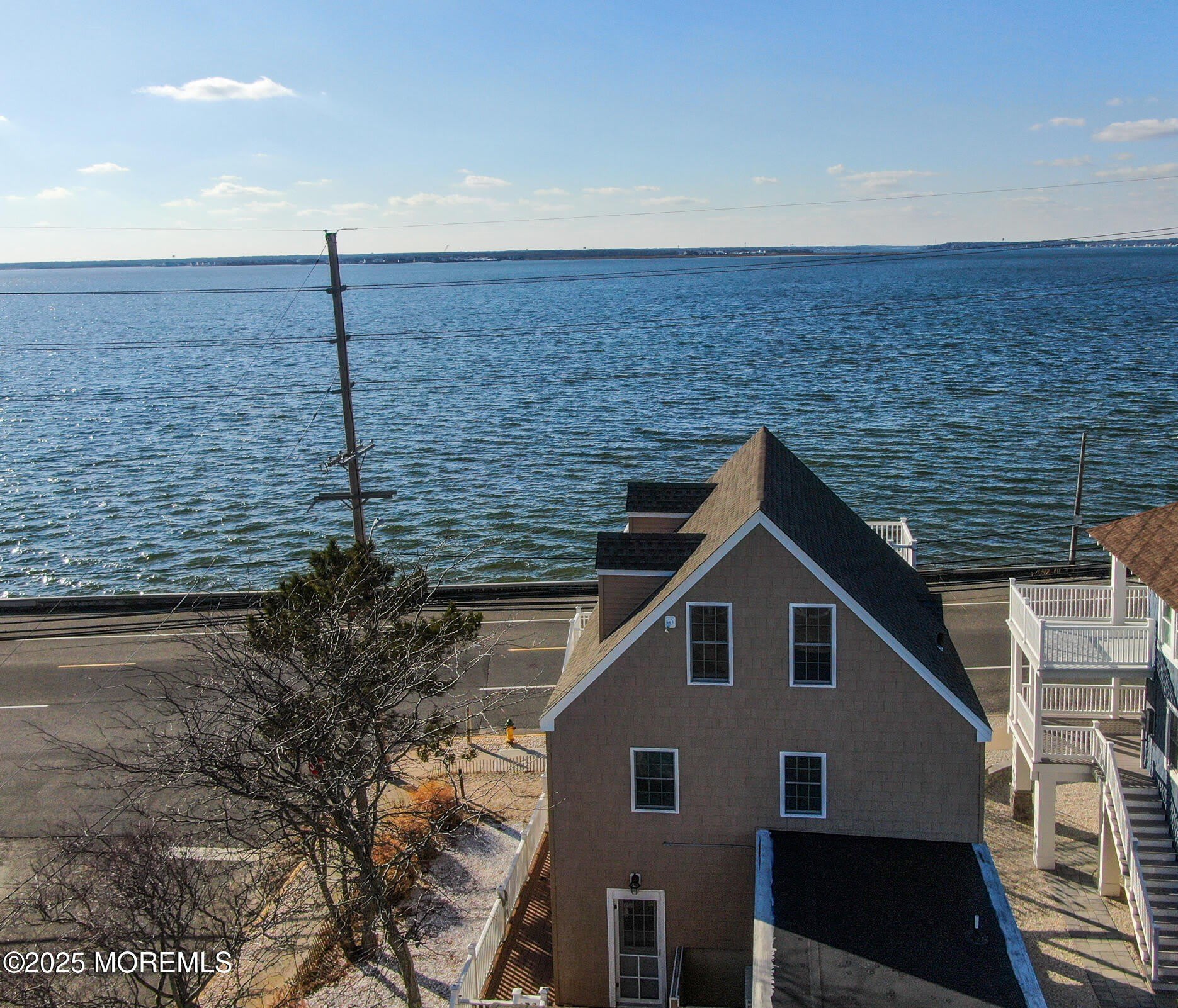 300 N Bayview Avenue N – photo 3
