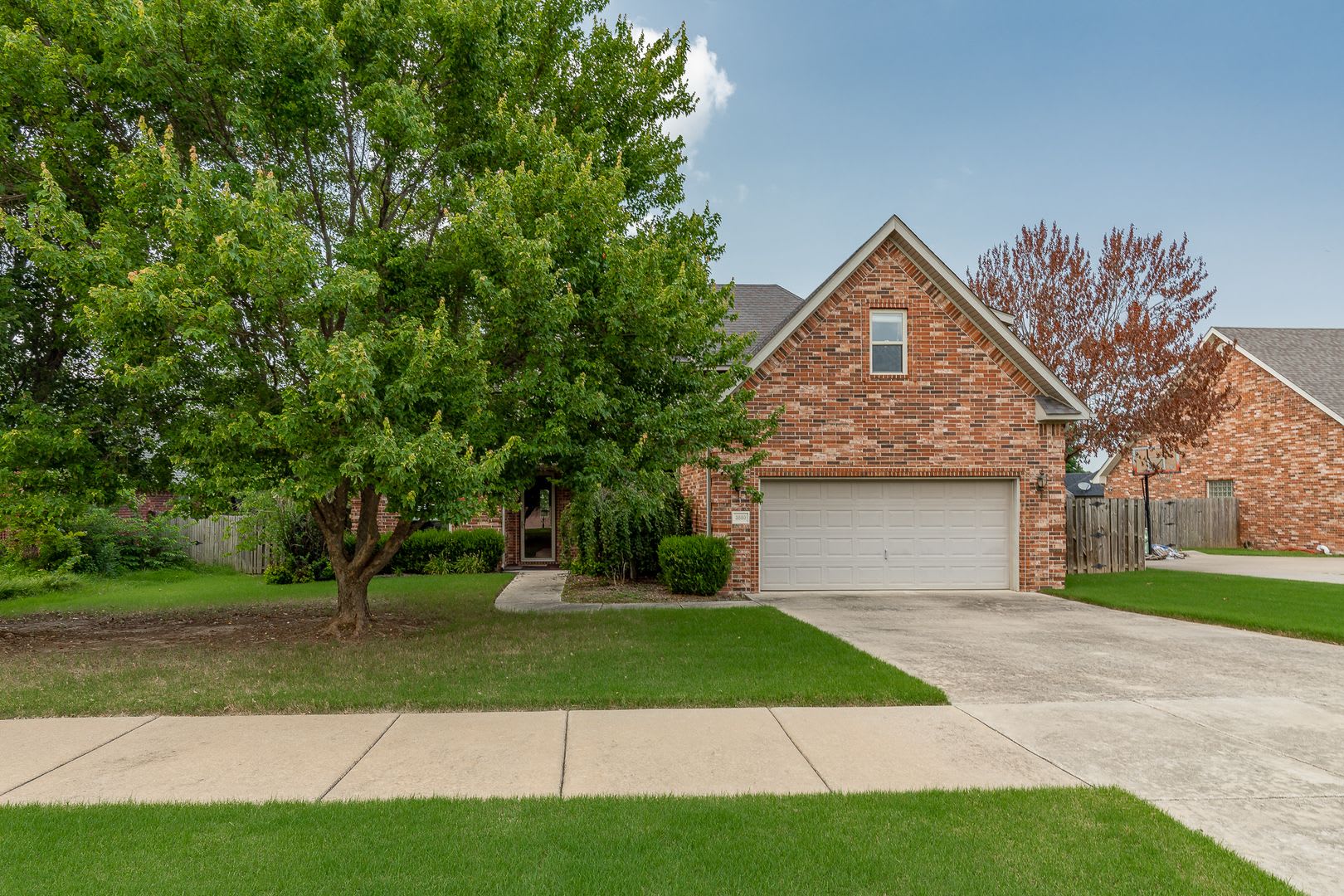 Beautiful 4Bd 2 5Bth Home Located In The Clabber Creek Subdivision – photo 1