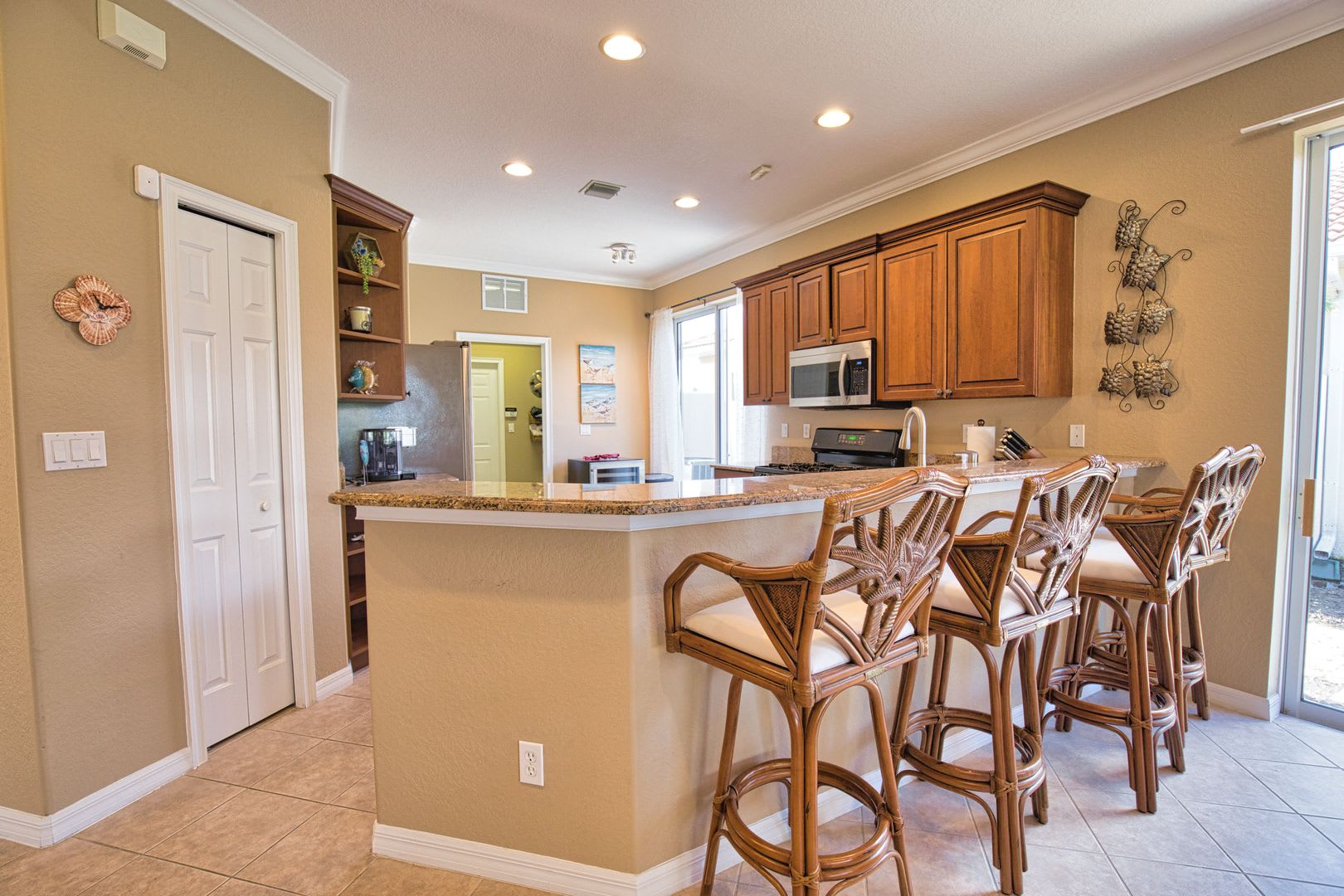 Seasonal Short-Term 2 Bed 2 Bath Single Family Home located in Venetian Golf and River Club! – photo 5
