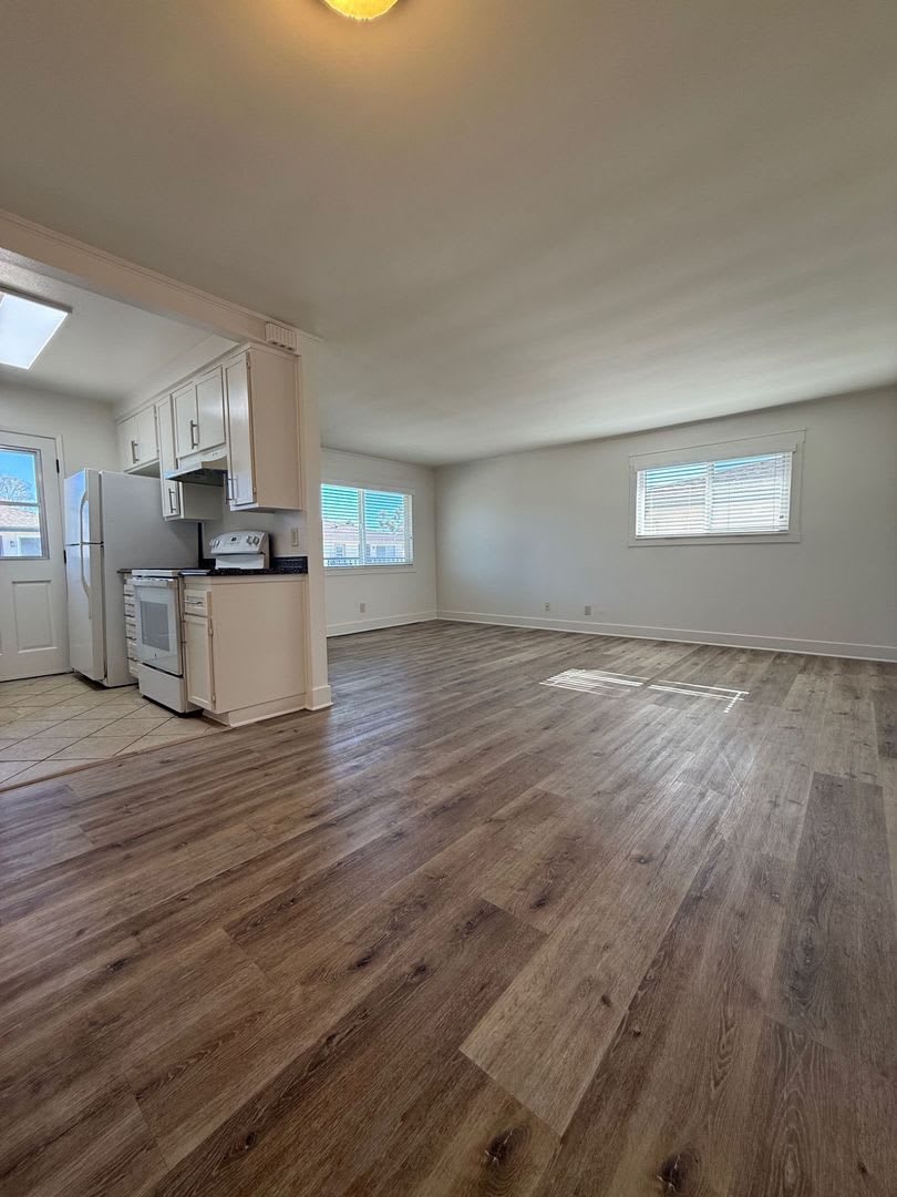 Spacious Living in the Heart of Ventura – photo 1