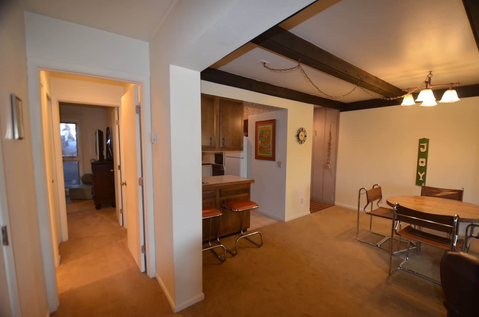 Long Winter Lease! Fully Furnished, on bus route! Remodeled Kitchen and Baths! – photo 5