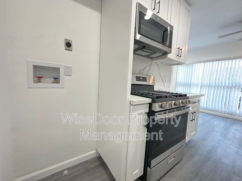 10392 Lampson Ave – photo 2