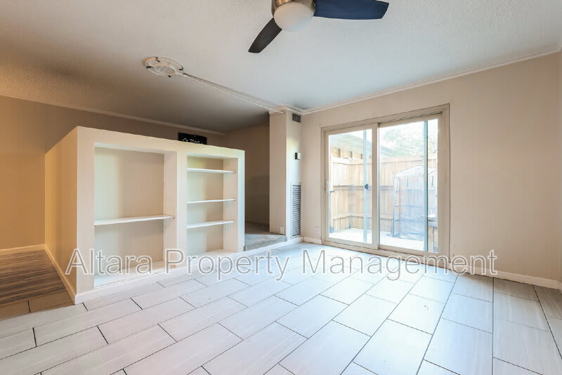 2880 S Locust St – photo 5