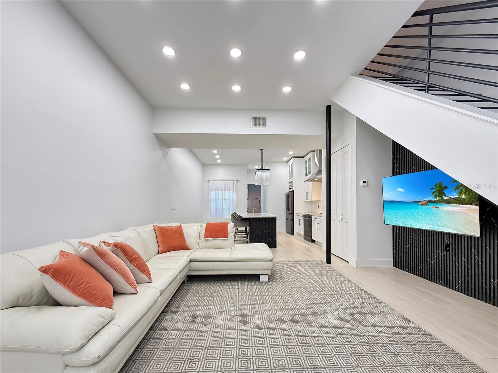 1404 E 4TH Avenue – photo 5