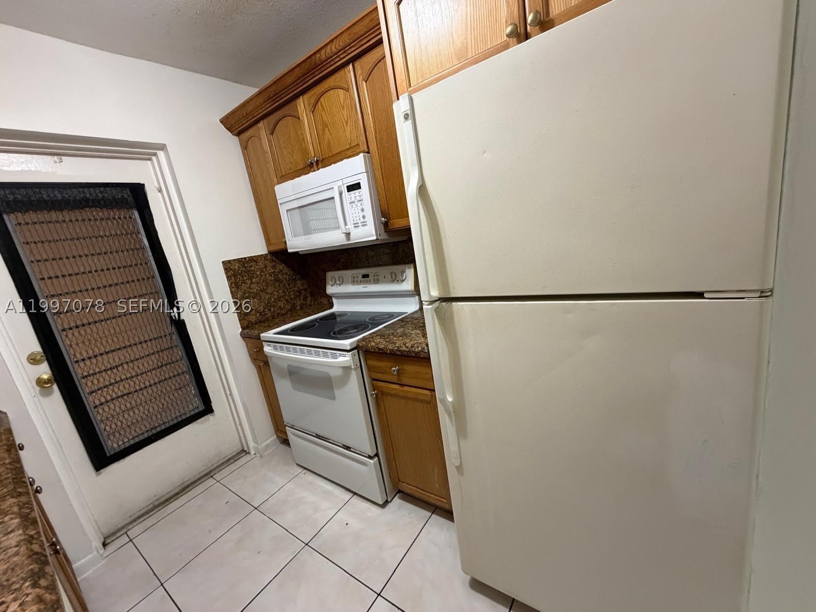 8704 NW 35th St – photo 2