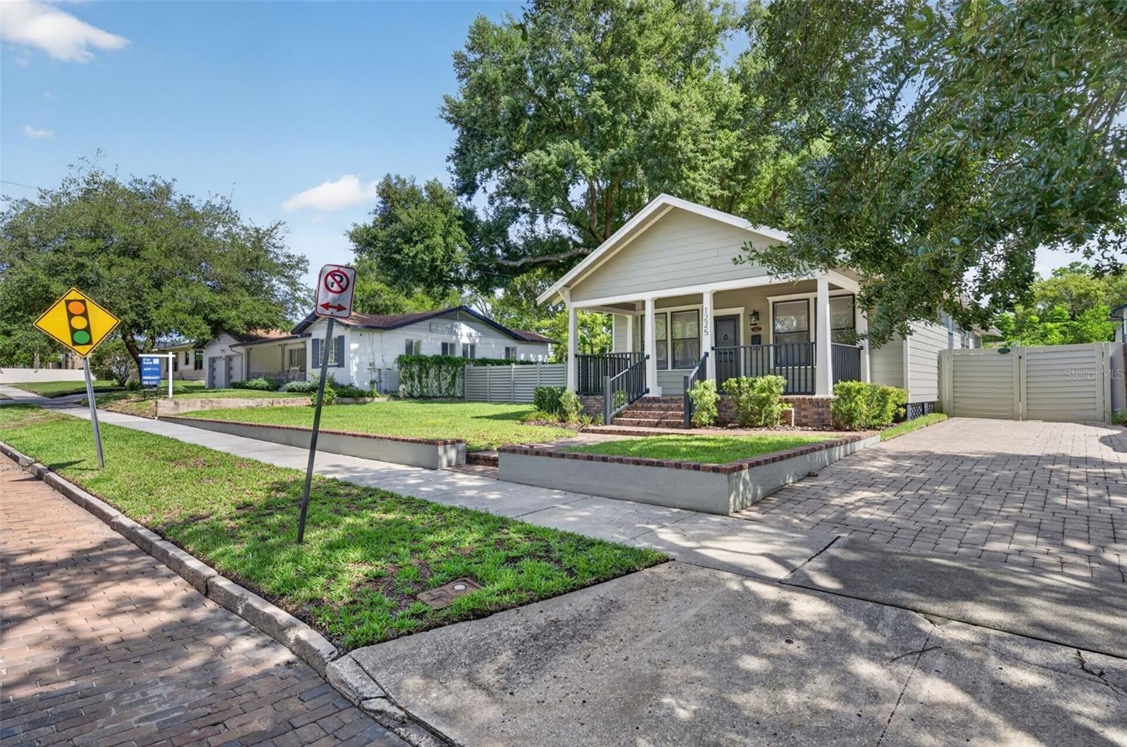 1225 E Amelia Street – photo 2