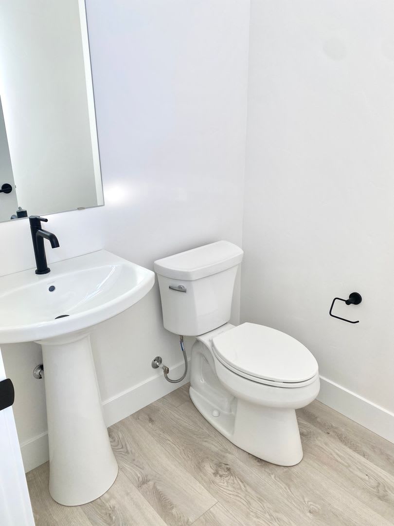 750 Off 1St Month 2023 Palisch Townhome In Petrosa Close To The Clubhouse And Park 3807 Ne Eagle – photo 4
