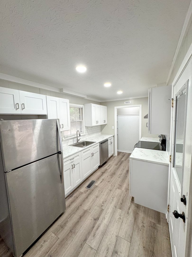 500 Off First Months Rent – photo 5