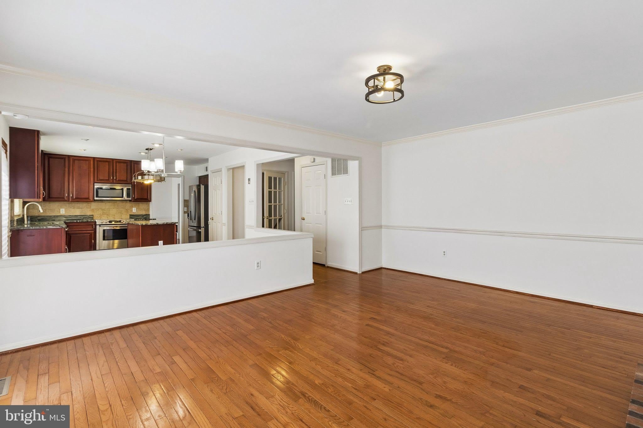820 CHATSWORTH Drive – photo 4