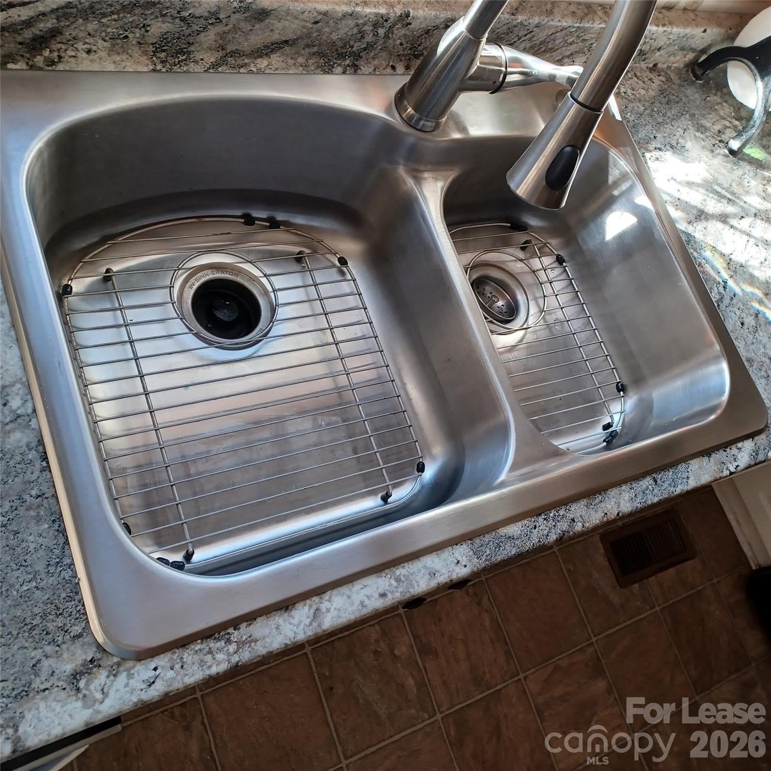 2504 Park Lane – photo 4