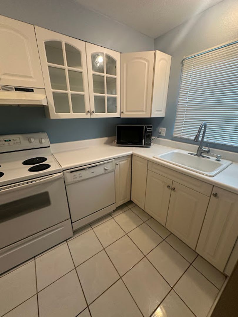 Townhome in Tallwood Oaks – photo 2