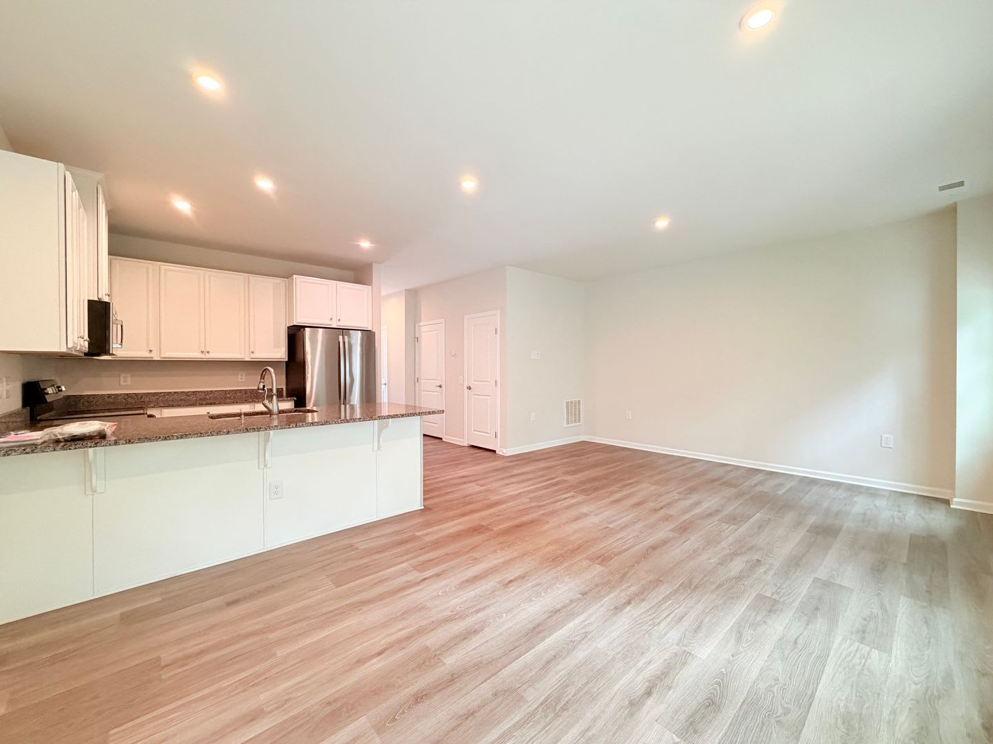 Like New Townhome – photo 5
