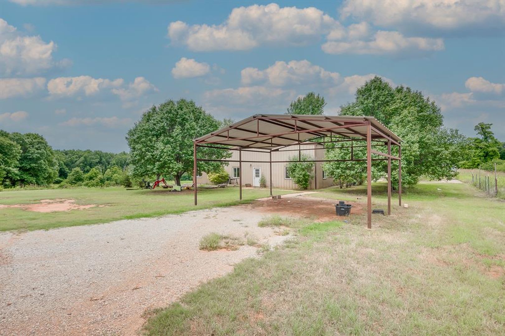 Country Living at Its Finest – 40 Acres, Shops & Barndominium – photo 2