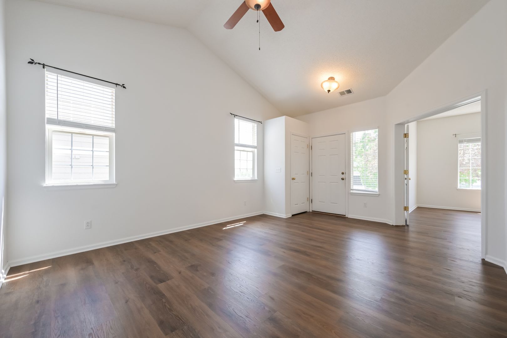3 Bed 2Bath Close To Buckley Space Base – photo 3
