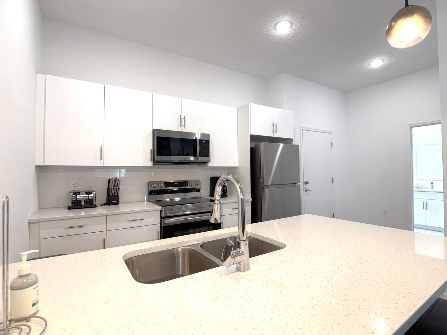 Fully Furnished & Move-In Ready – Lawn Care, Pool Maintenance, and Pest Control are Included! – photo 5
