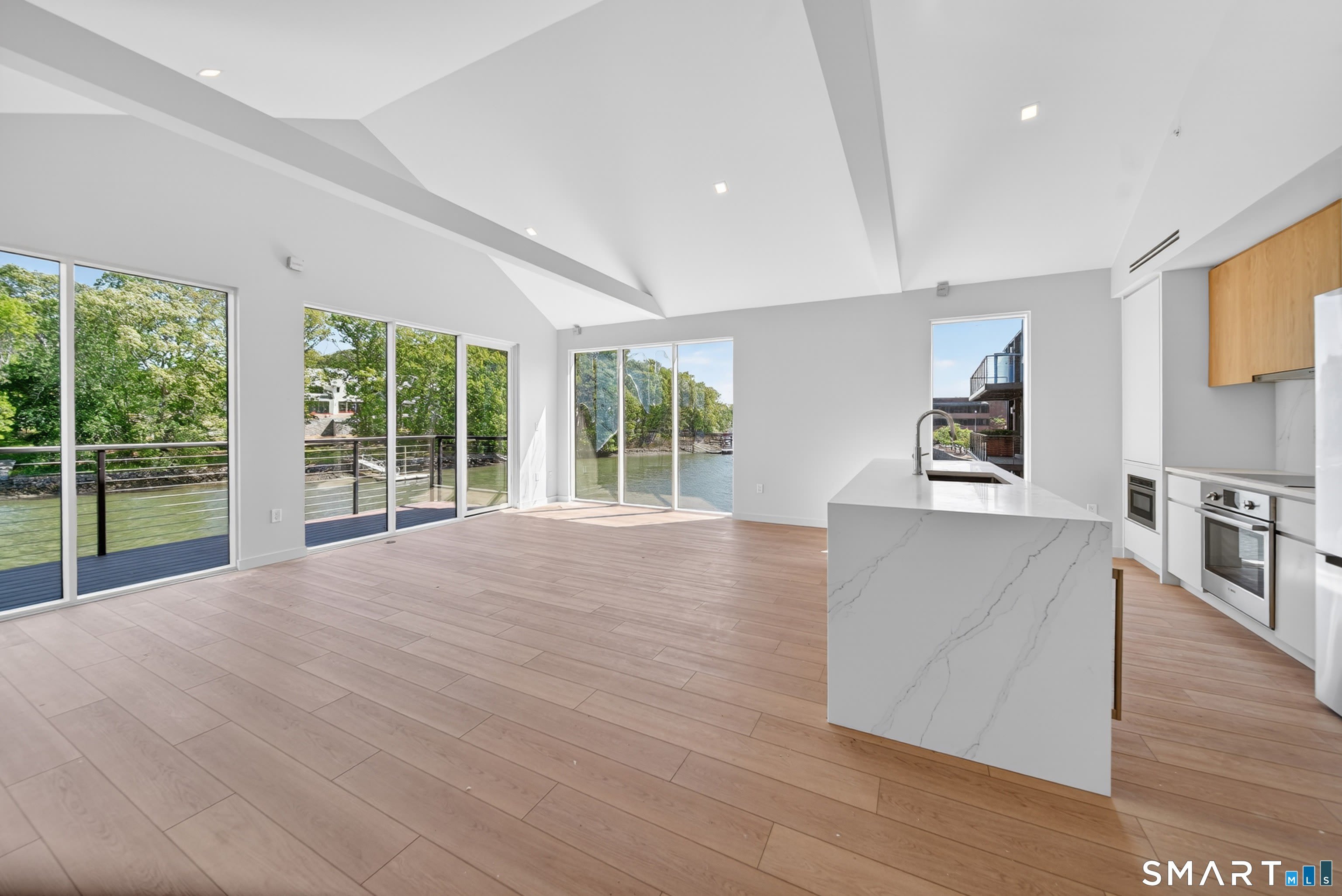 253 Riverside Avenue – photo 3