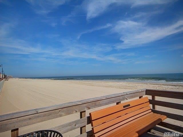 833 oceanfront – photo 2