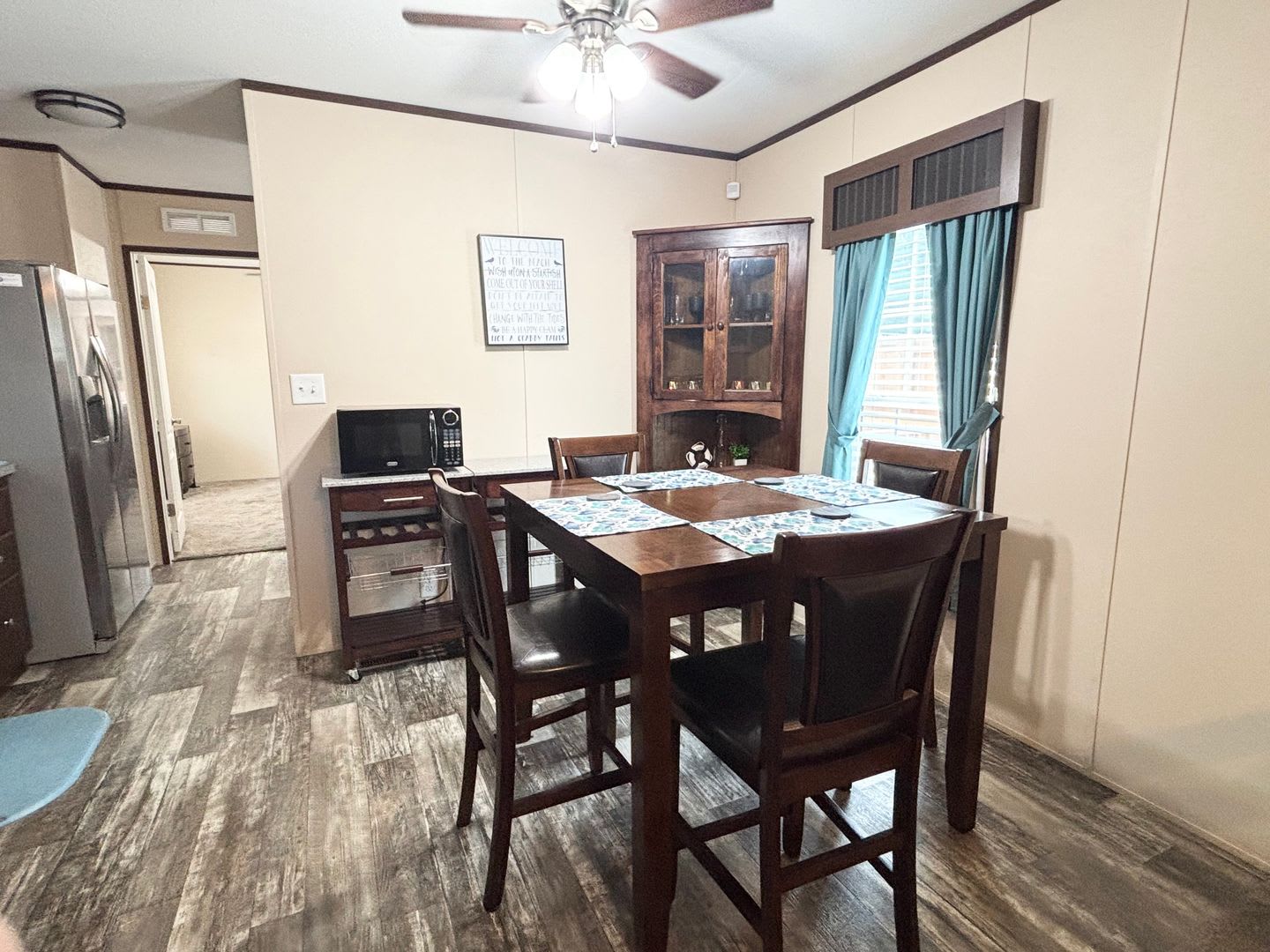 Beautifully Maintained and Updated Fully Furnished Manufactured Home For Rental! – photo 4