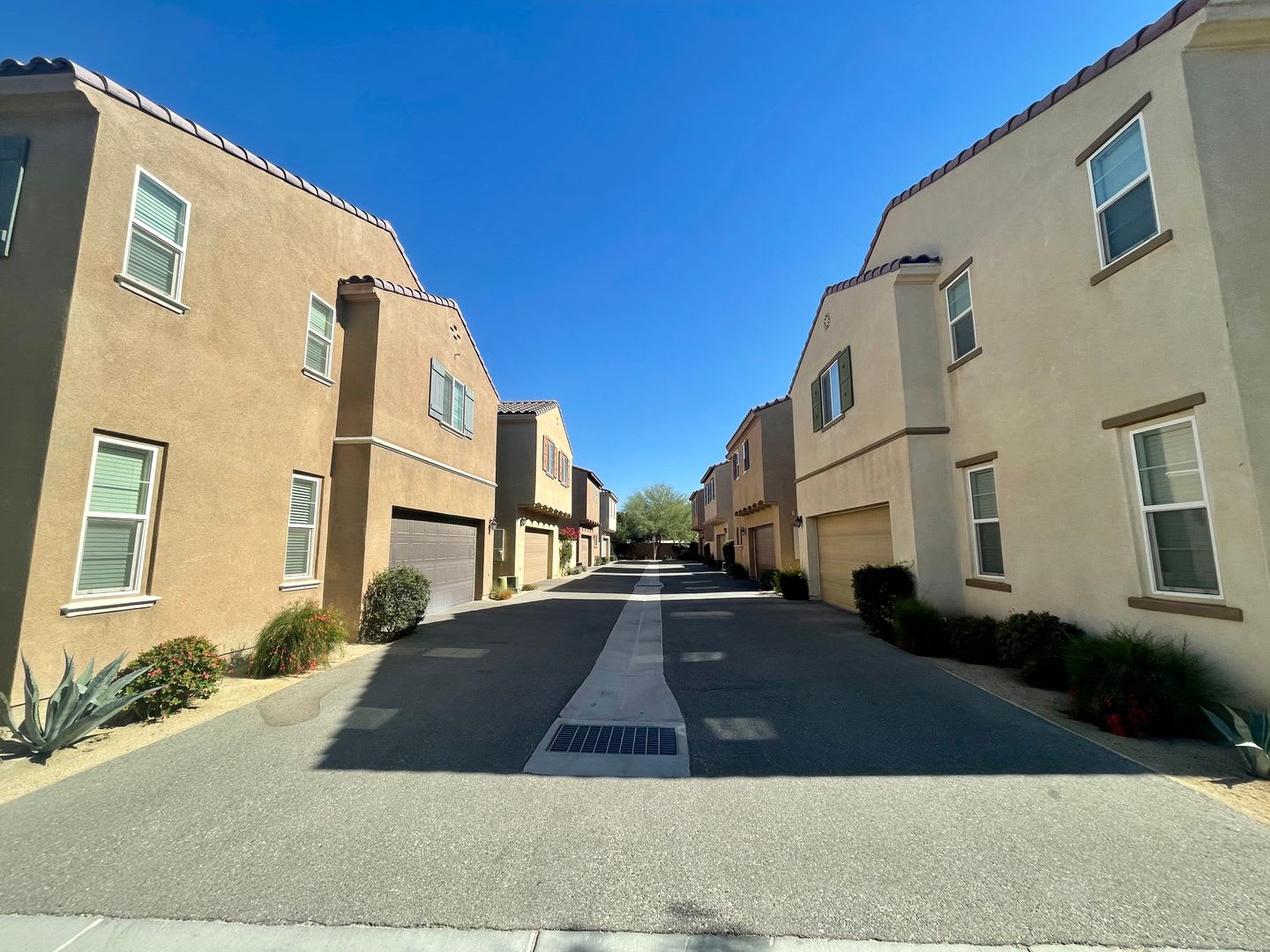 COMING SOON!!! Beautiful 3 Bedroom 2.5 Bathroom Home in Spanish Walk Community in Palm Desert – photo 4