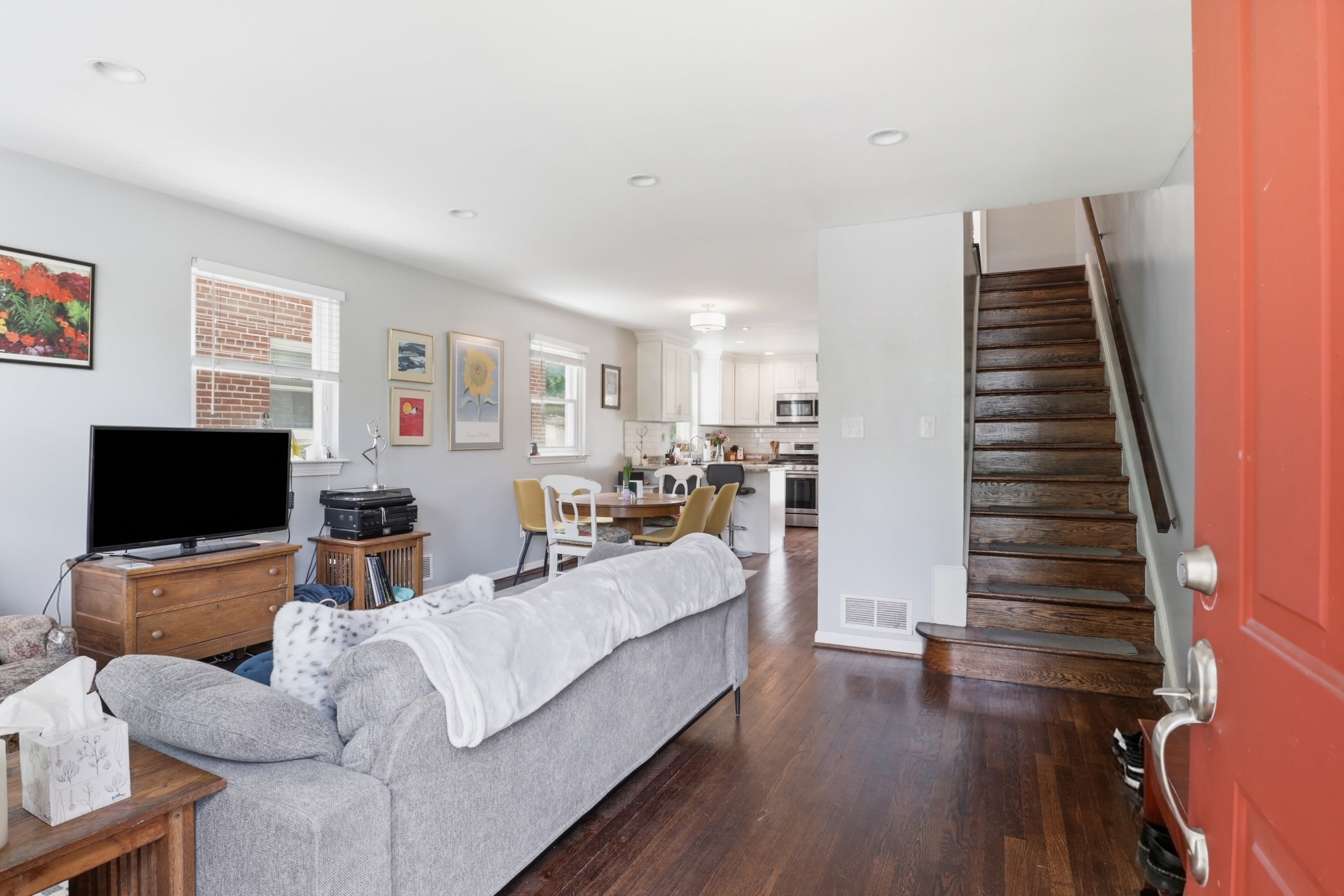 521 Madison Street NE – photo 2