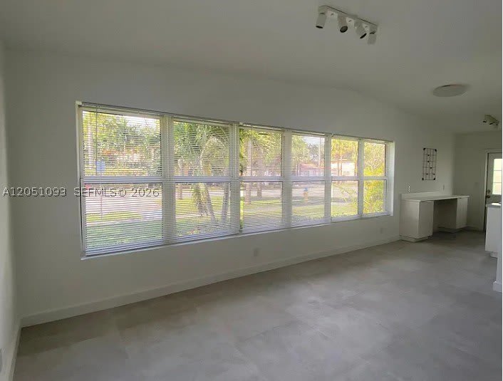 2001 NE 167th St – photo 5