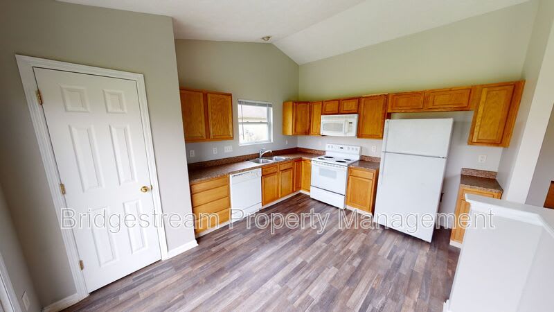 8694 Plum Creek Court – photo 3