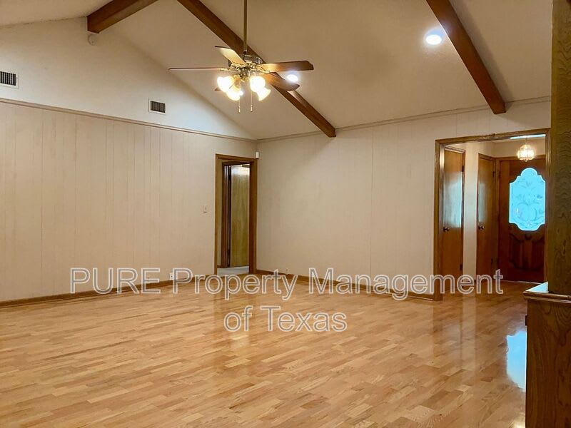 201 Oakwood Dr – photo 4