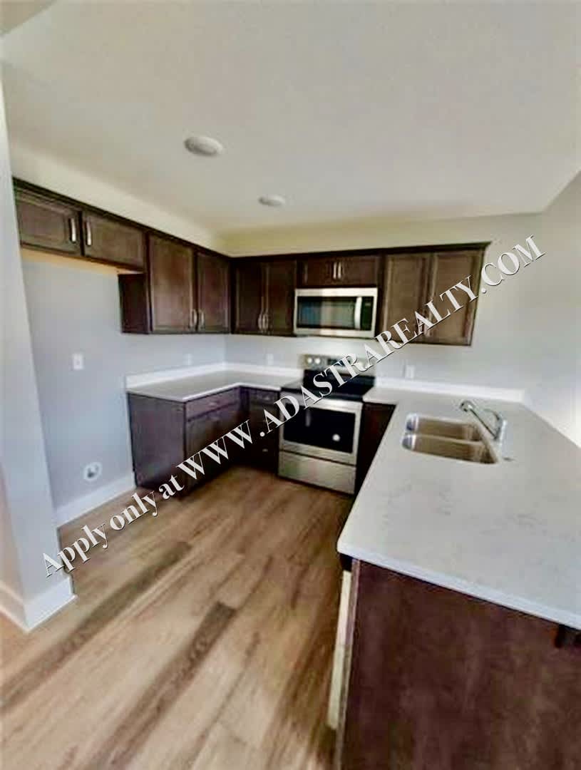 Nice 3 Bed 3 Bath Townhome in Louisburg-Available NOW!! – photo 3