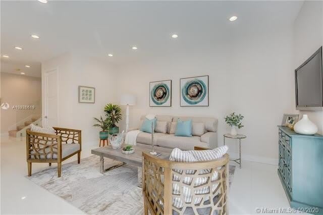 684 Ne 43Rd Street – photo 3
